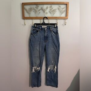 Abercrombie & Fitch Ankle Straight Ultra High Rise.